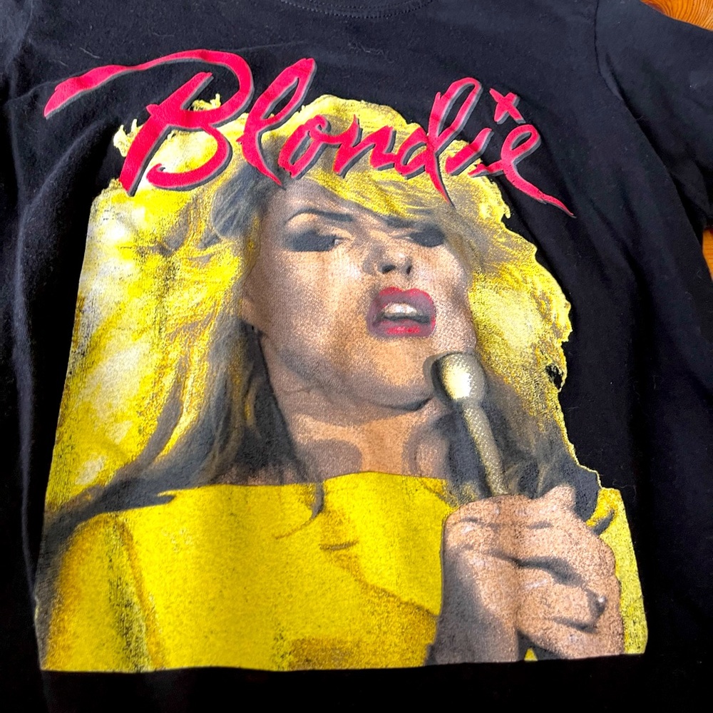 . B• 1/2off3+
Blondie/ Debra Harry tee• black background